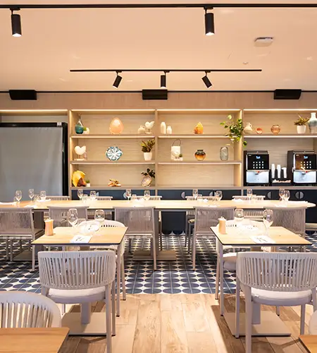 Restaurants & Bars